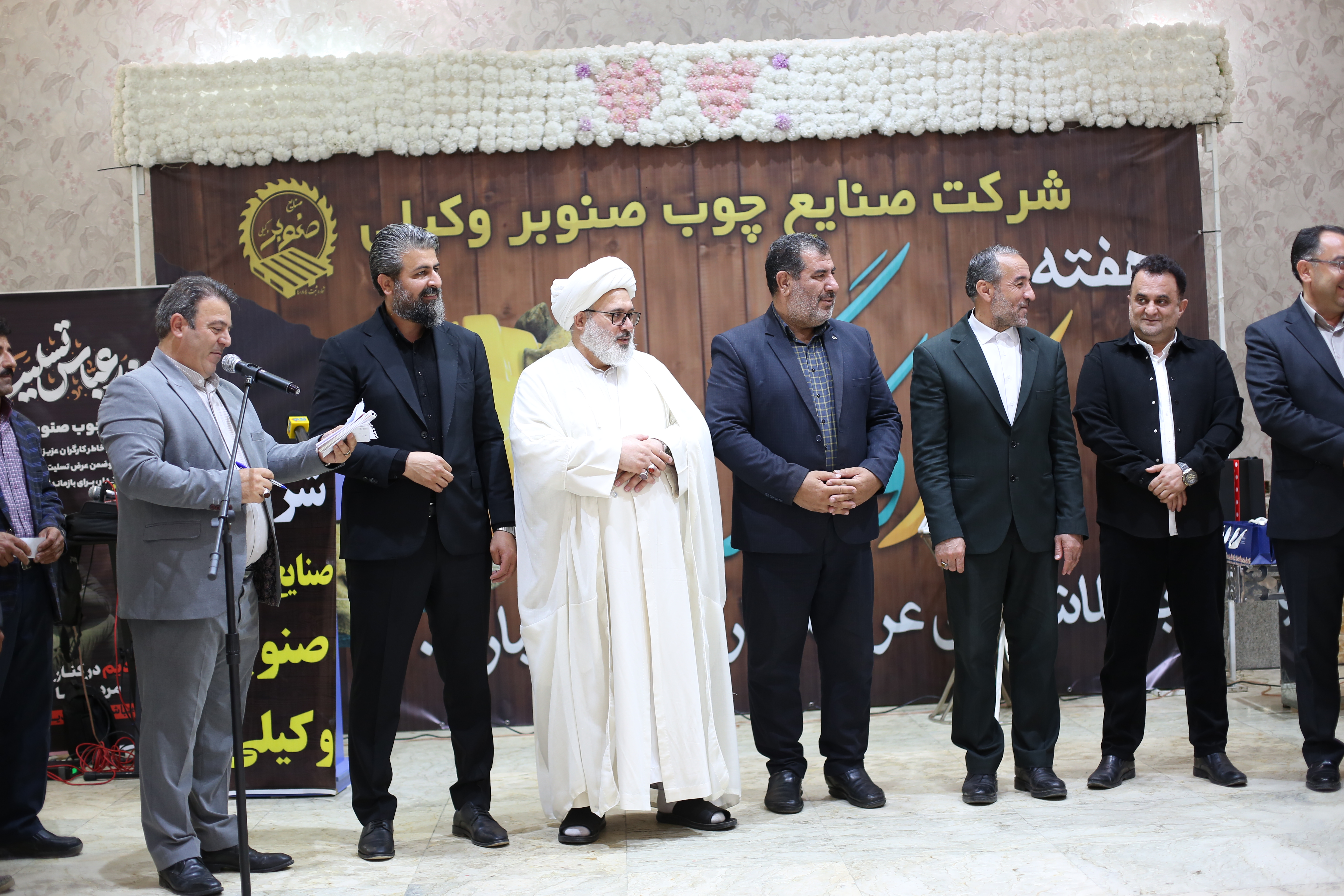 تجلیل از کارگران شرکت صنایع چوب صنوبر وکیلی به مناسبت روز کارگر